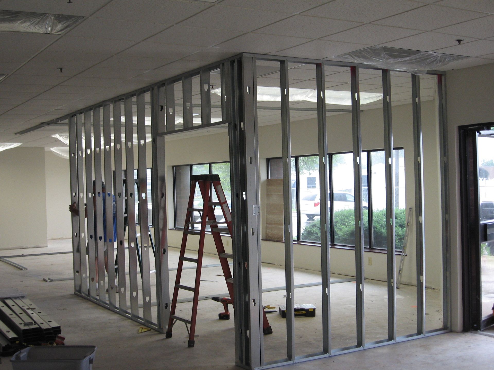 A room with a ladder in the middle of it