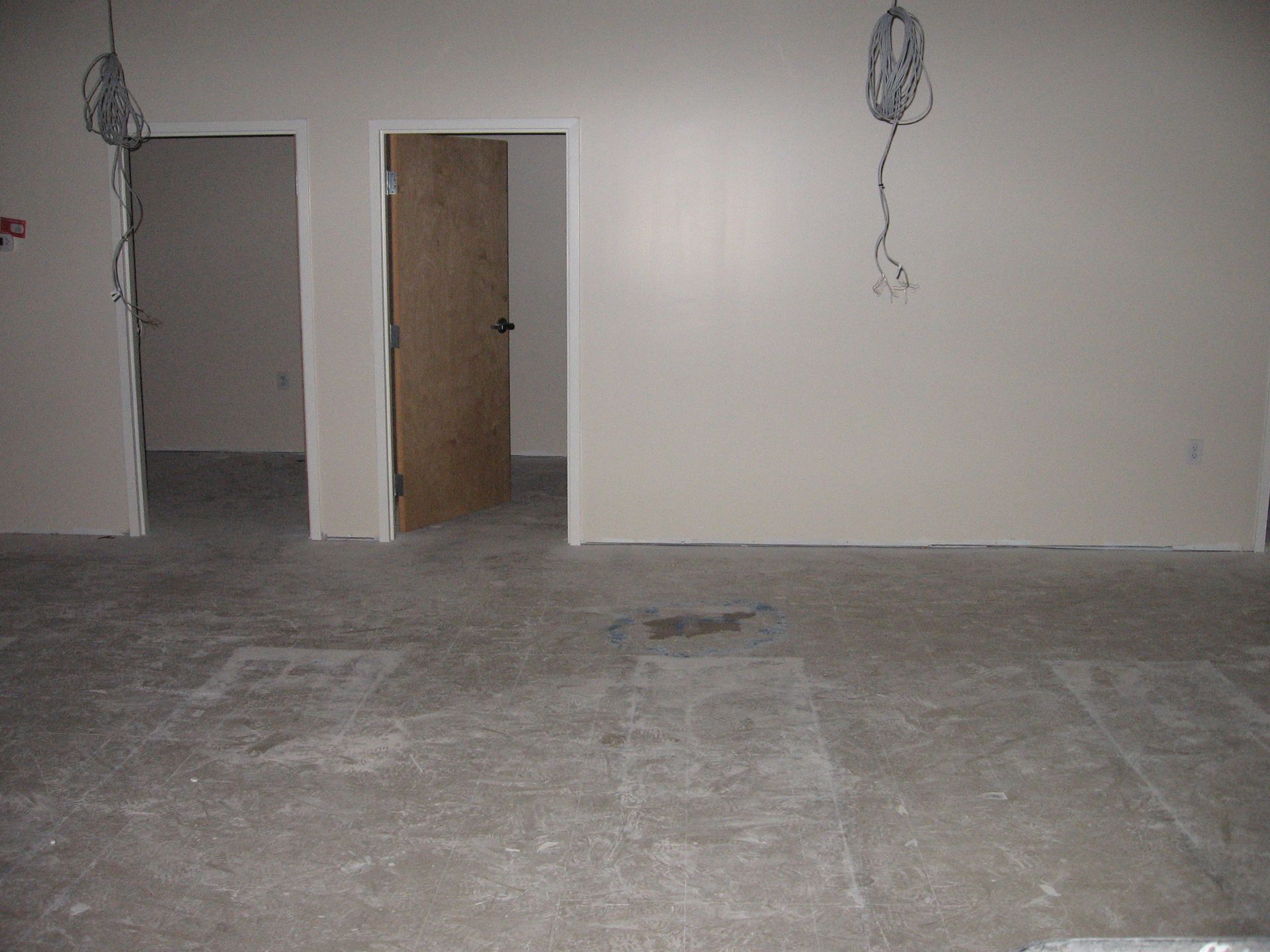 An empty room with a door in the middle of it