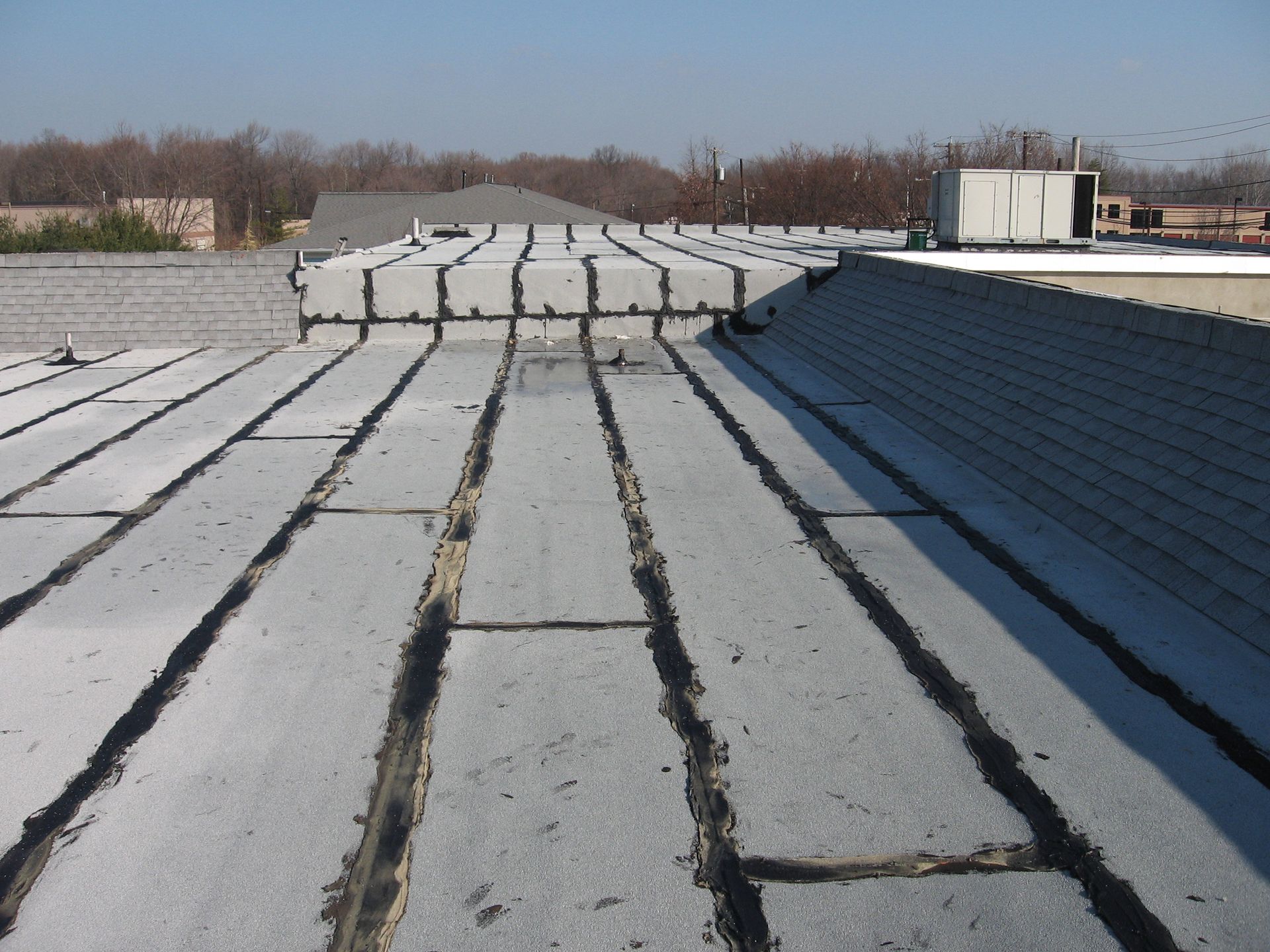 A roof with a lot of lines on it