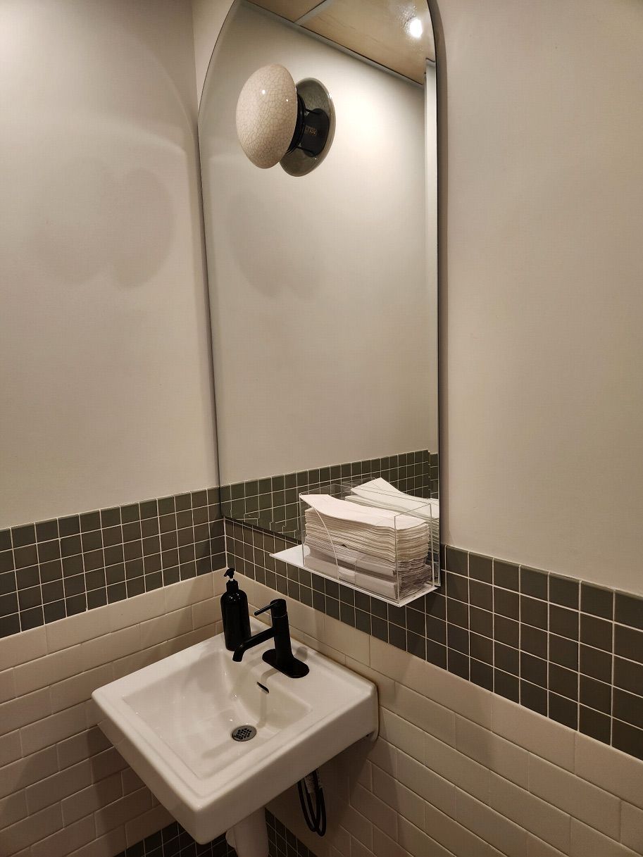 A bathroom with a sink and a mirror.