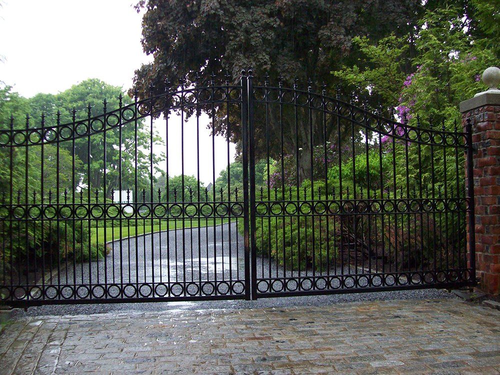 Custom gate