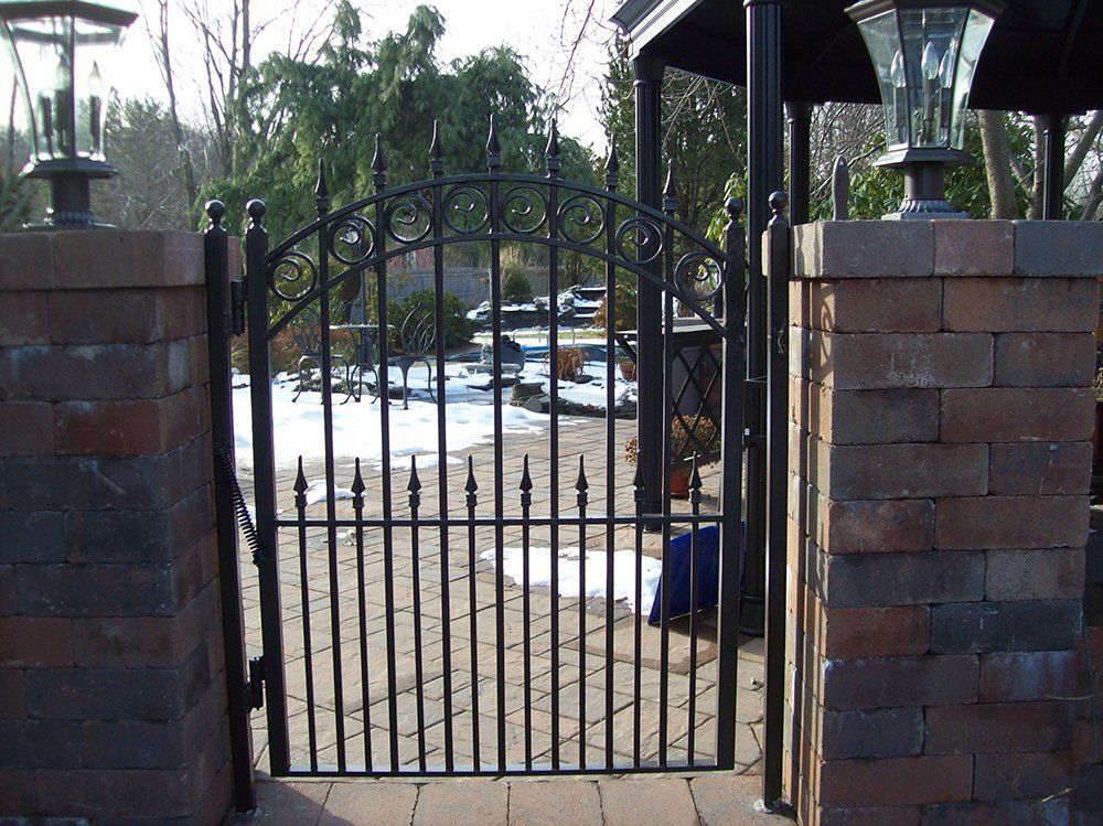 Custom gate