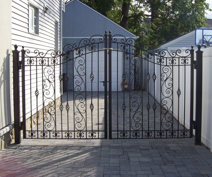 Custom gate