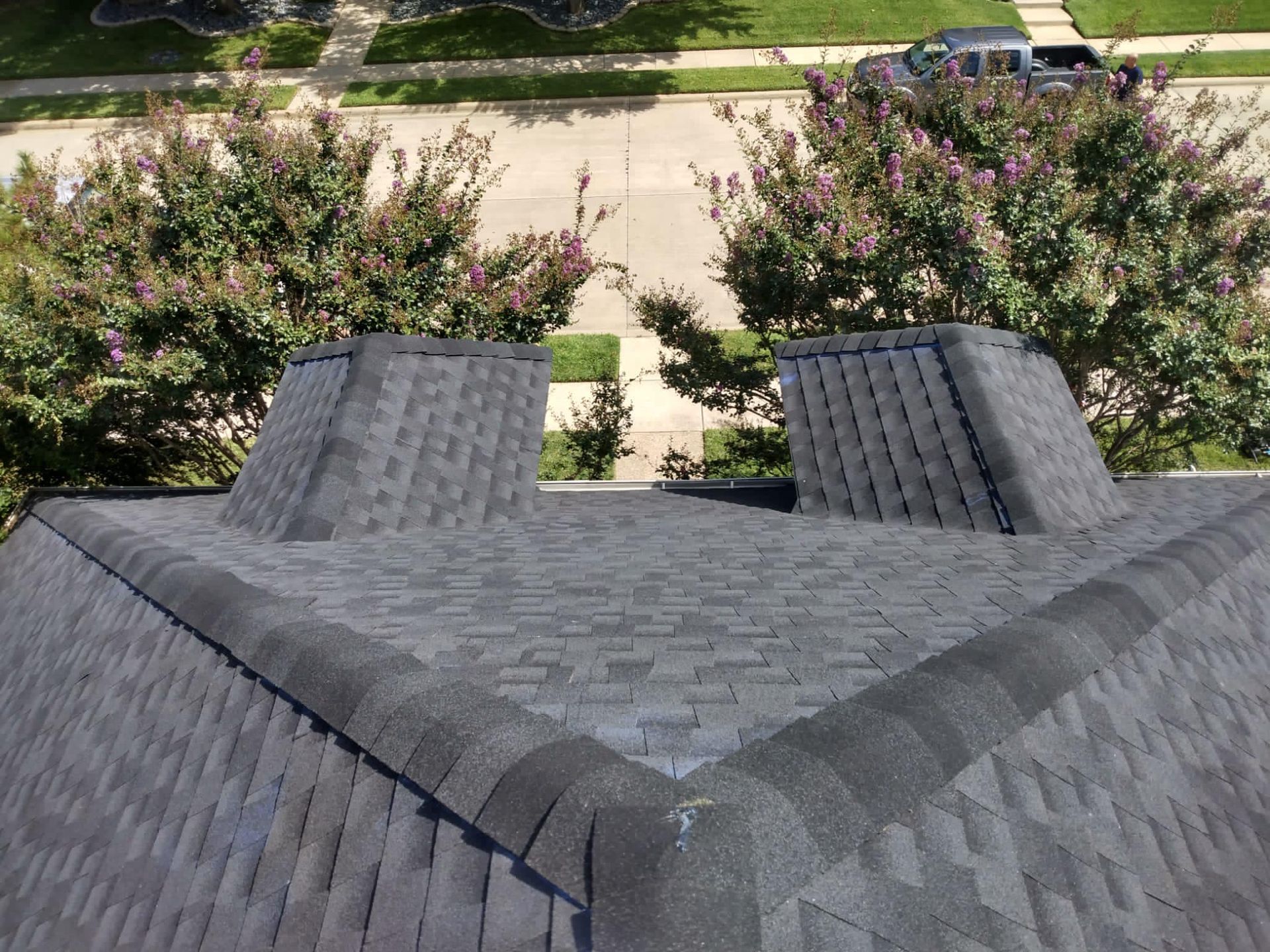 Roof shingles design