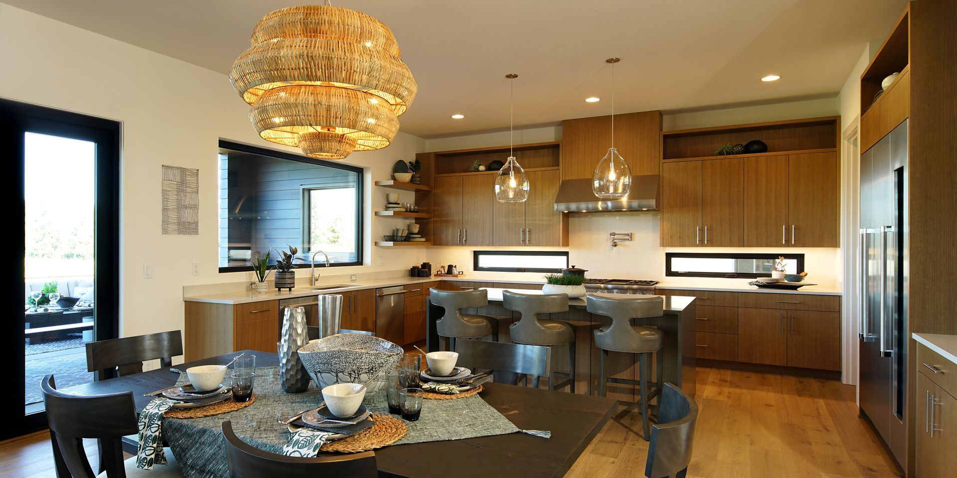 A kitchen and dining room in a house with a table and chairs.