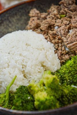 Bowl of rice, cooked ground meat, and steamed broccoli.