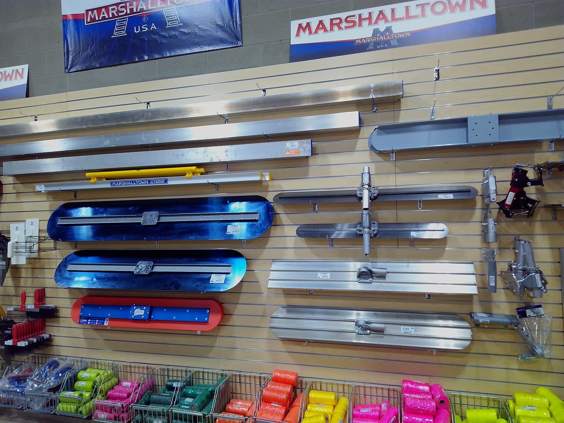 A wall with a sign that says marshalltown on it