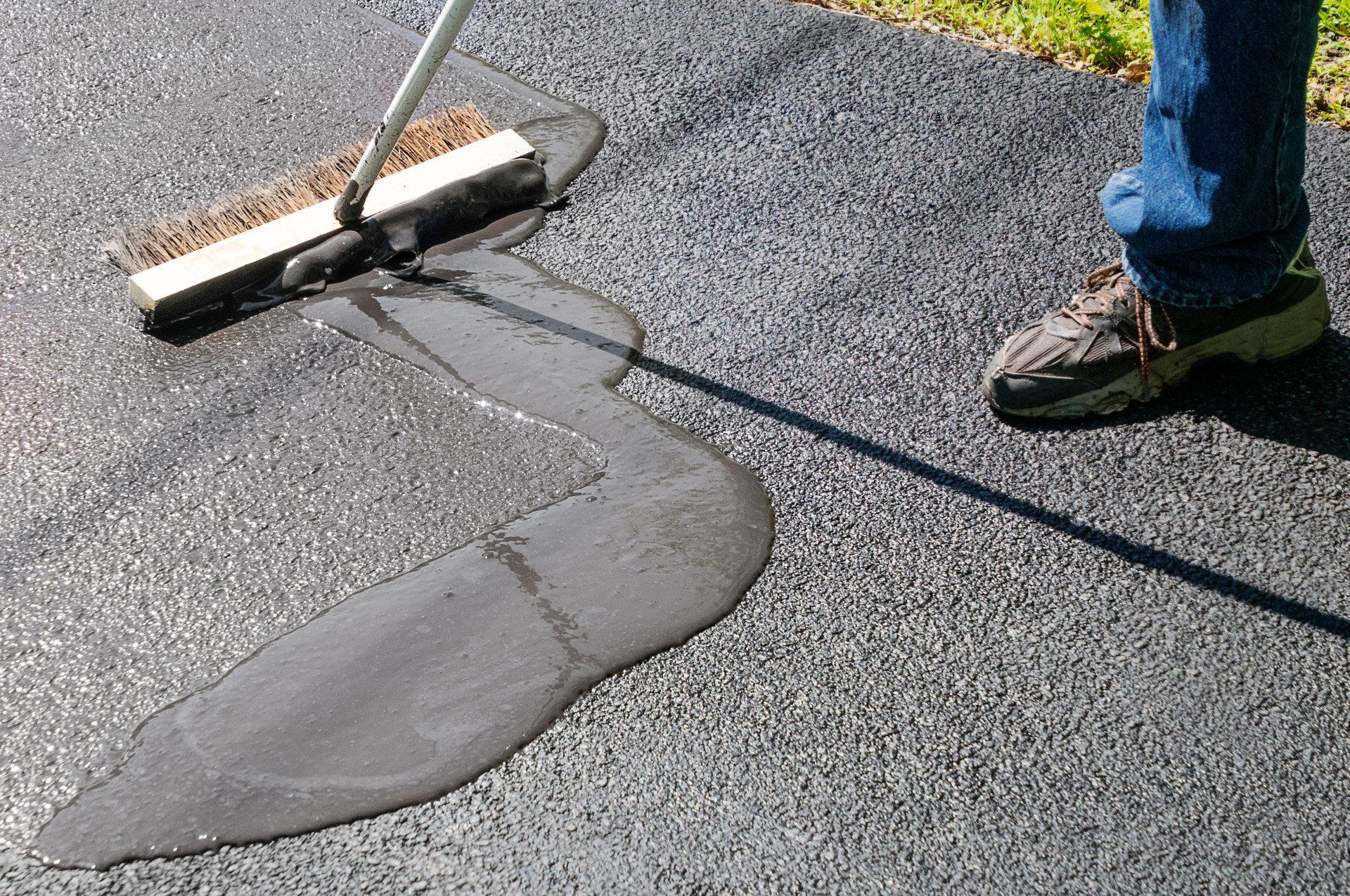 tips-on-maintaining-asphalt-driveways-paving