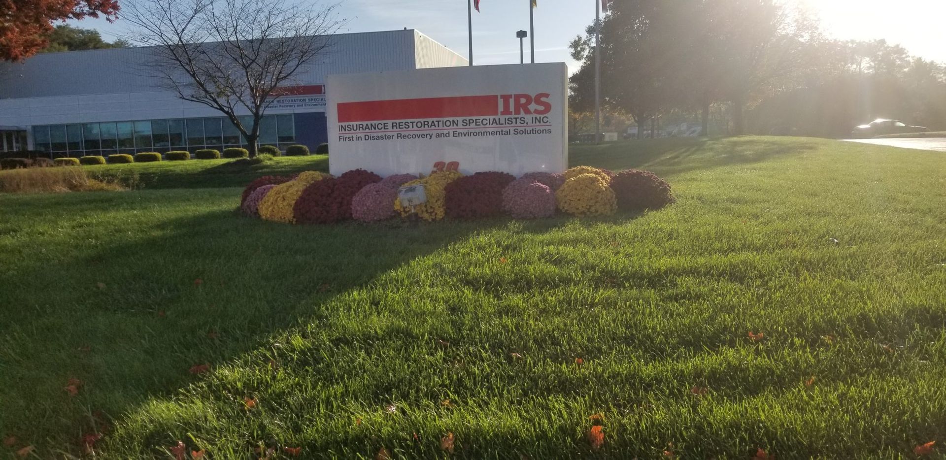 A sign that says ' drs ' on it in front of a building