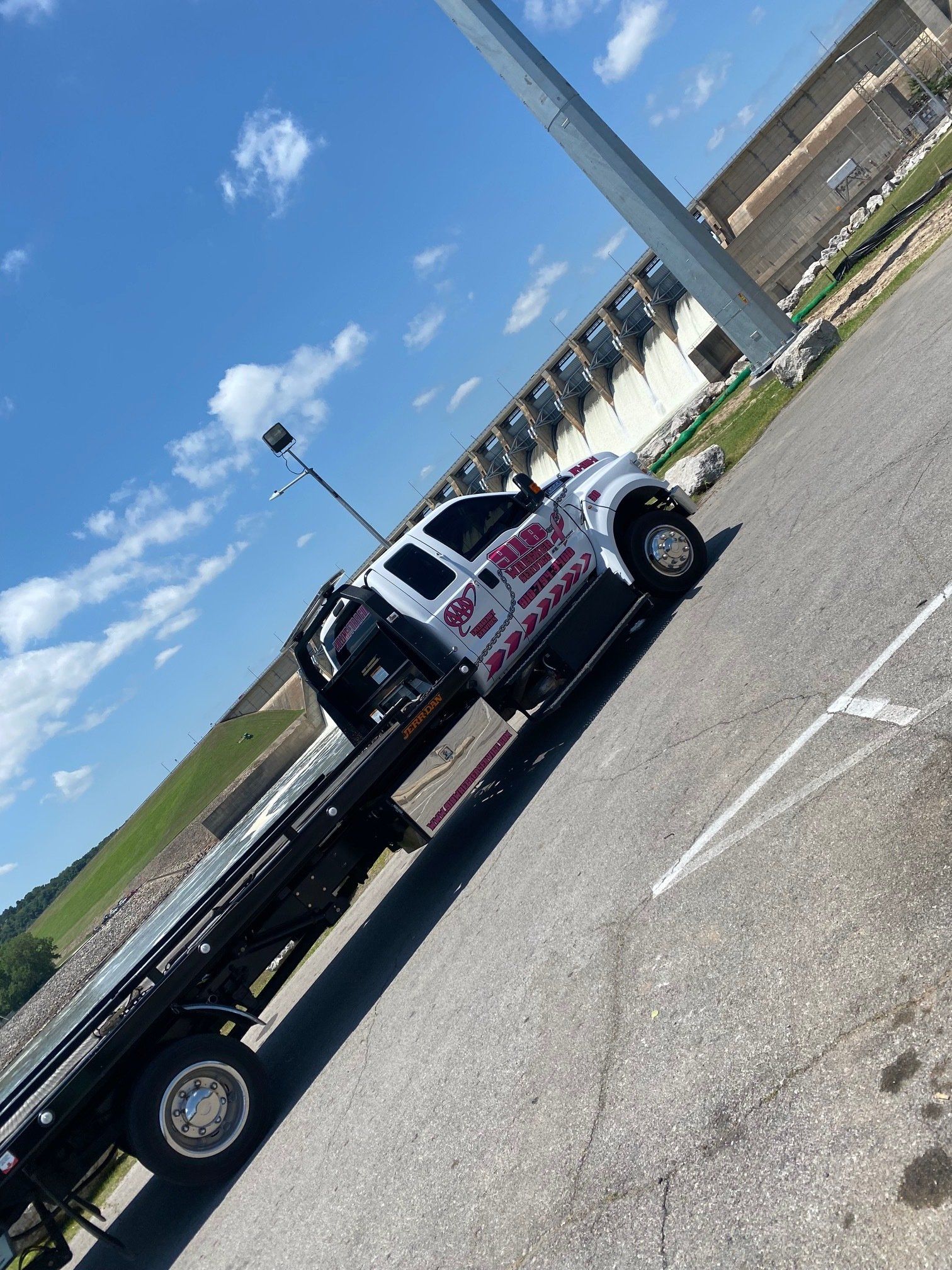 918 Wrecker Service image