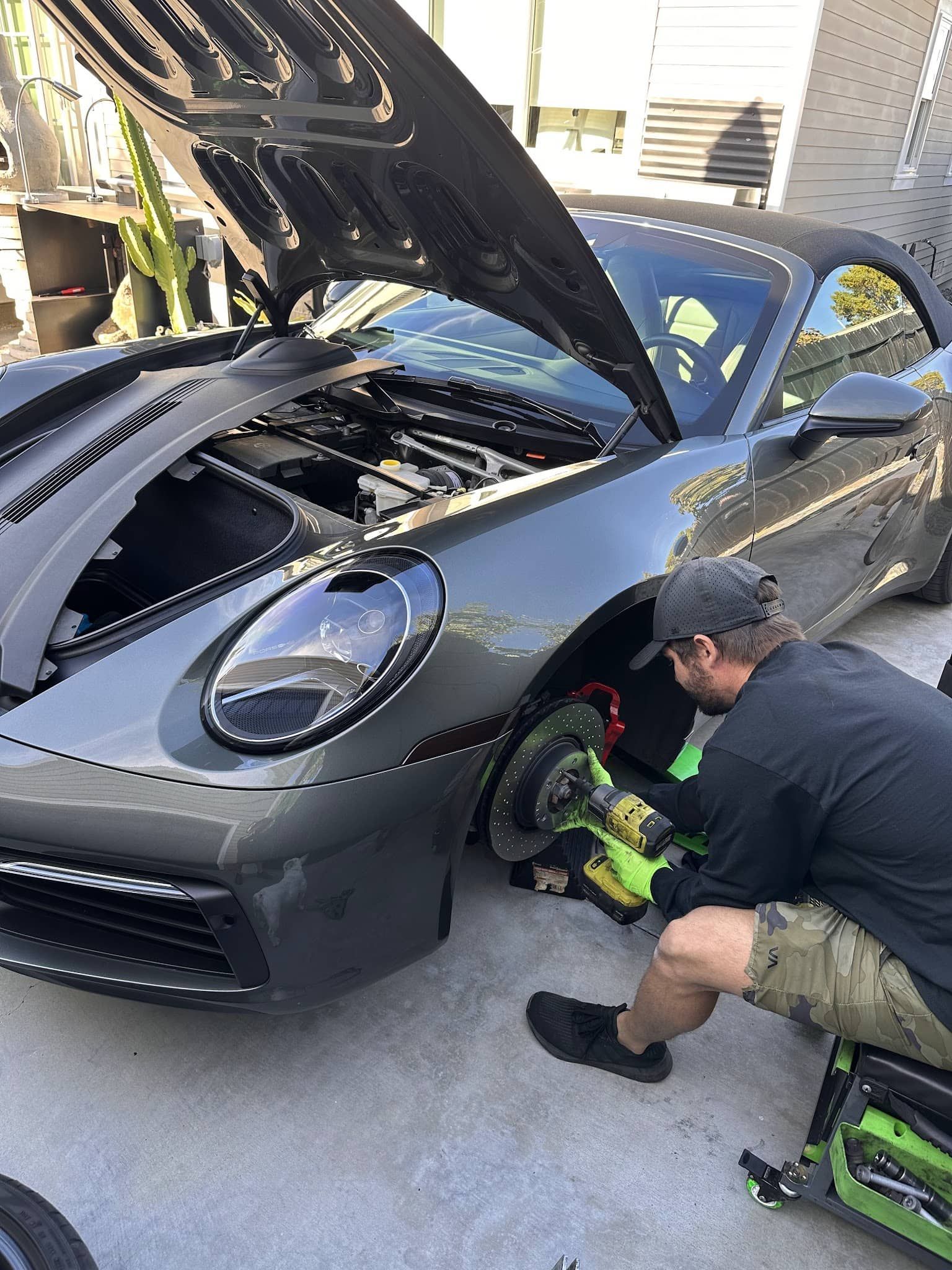 Drum brake adjustment tool, disc brakes, brake adjuster, brake pads, test drive, rubber plug, opposite direction, drum brake adjuster, years of experience, car brakes, state vehicle inspection, rear of the vehicle, adjuster arm, rear wheel, screwdriver