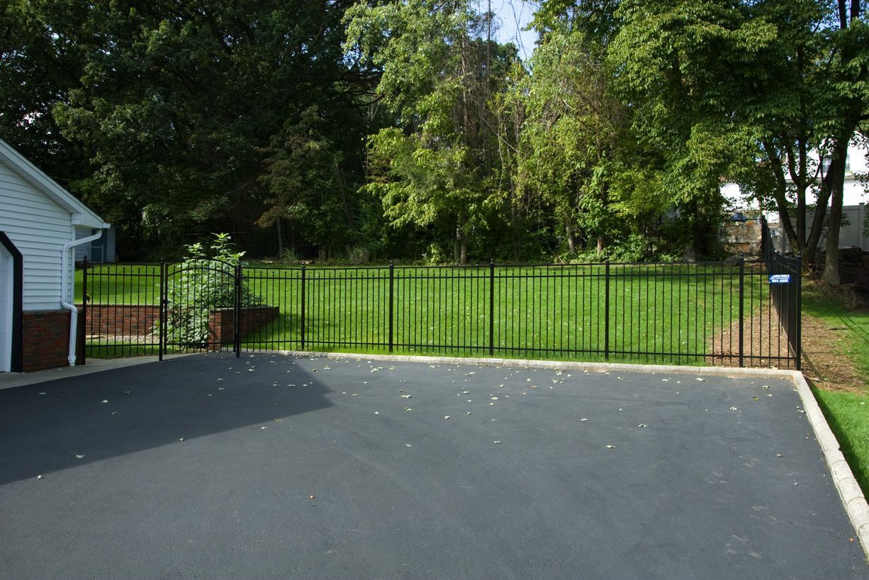 FENCE008 - Estate gate and fence