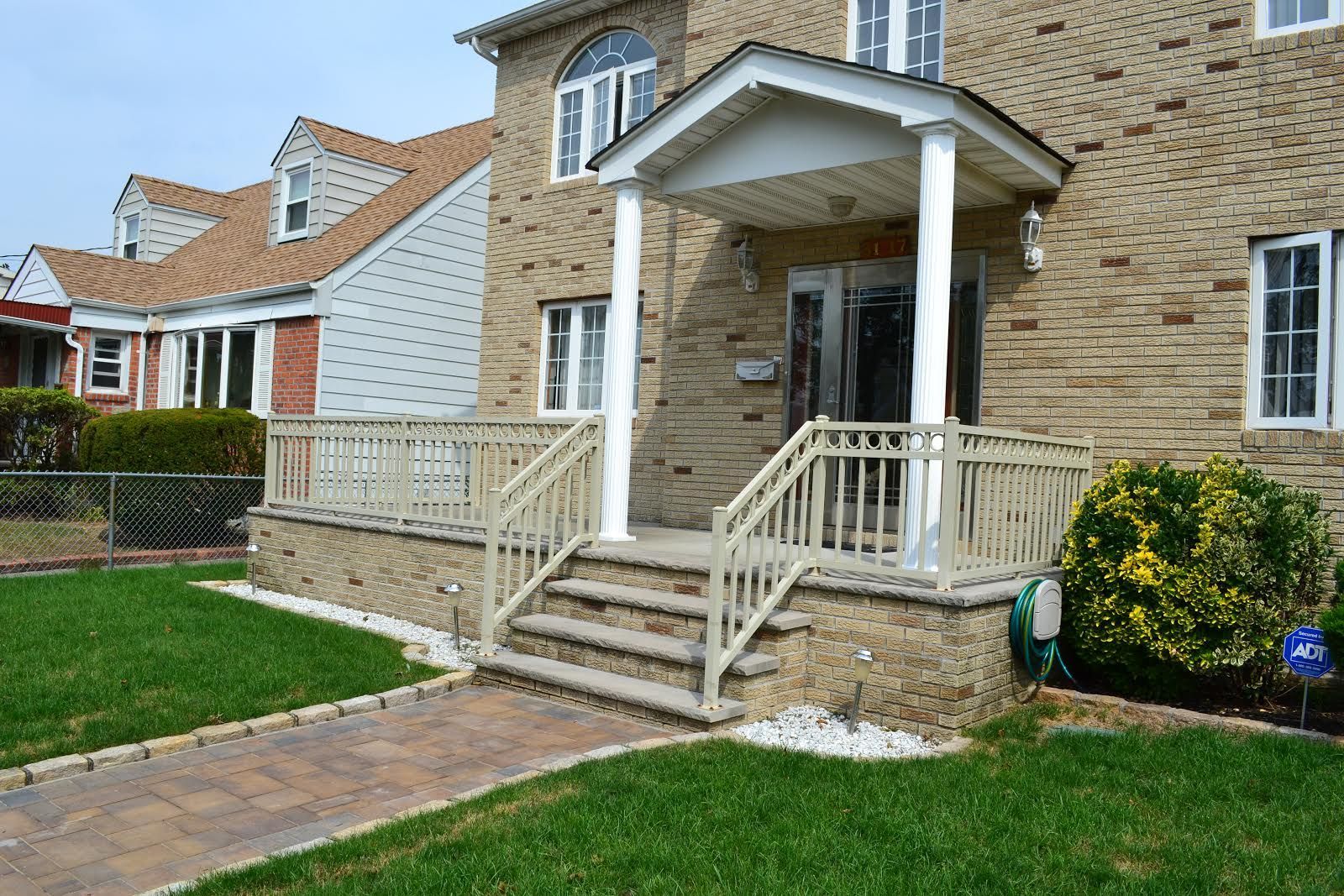 RAILING008 - Beige-colored residential stairs railing