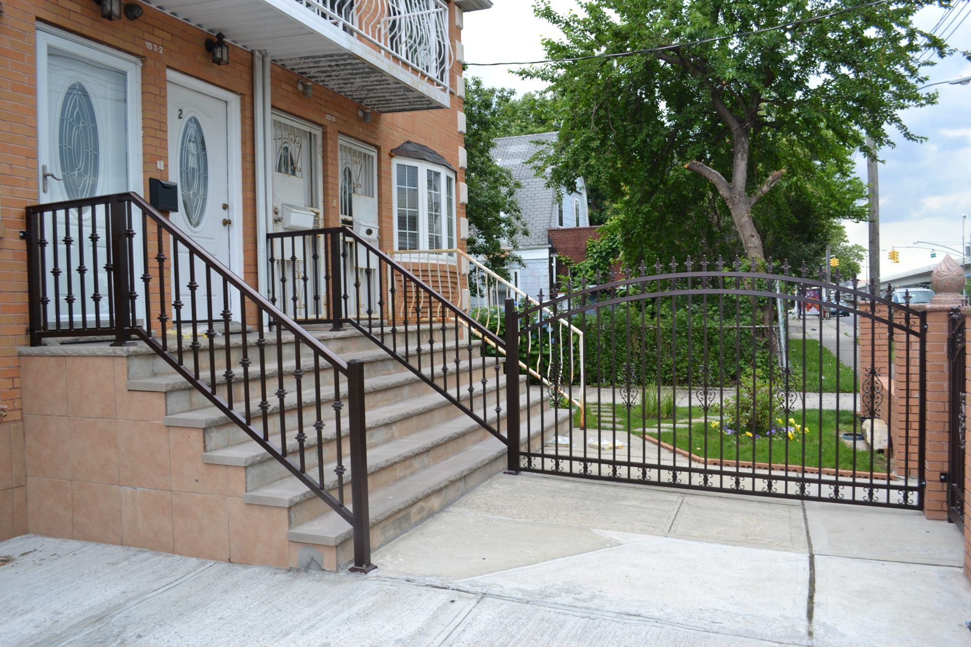 RAILING0012 - Six-step stairs with black railings