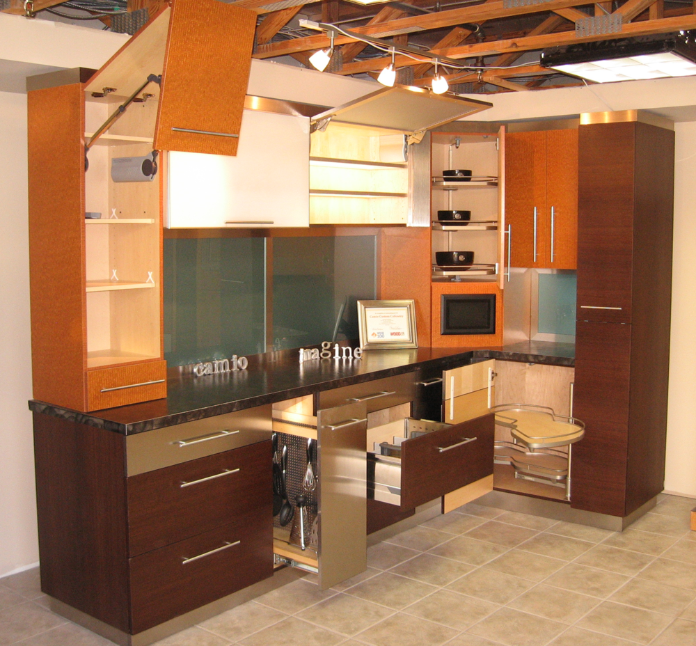 A kitchen with lots of cabinets and drawers open