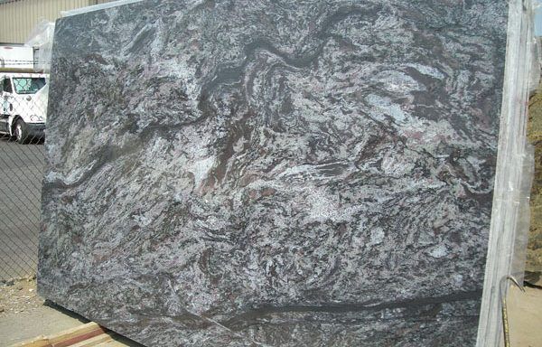 A large piece of granite is sitting on a wooden pallet.
