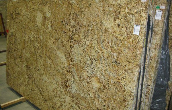 A large piece of granite is sitting on a wooden pallet.