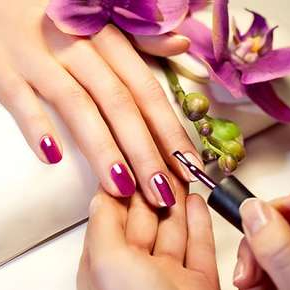 Manicure with burgundy color