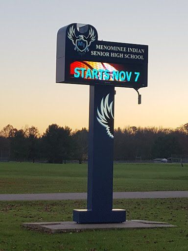 A sign for mendonner indian senior high school
