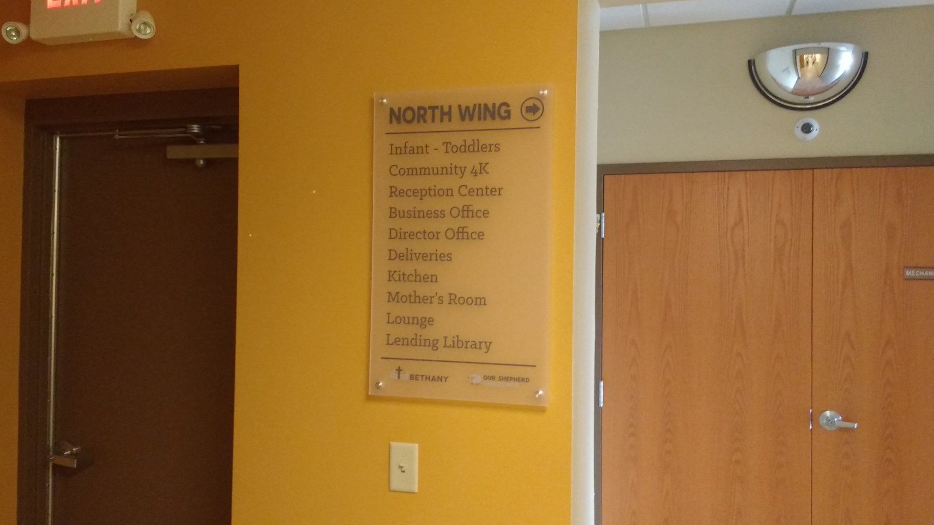 A sign on a wall that says north wing on it