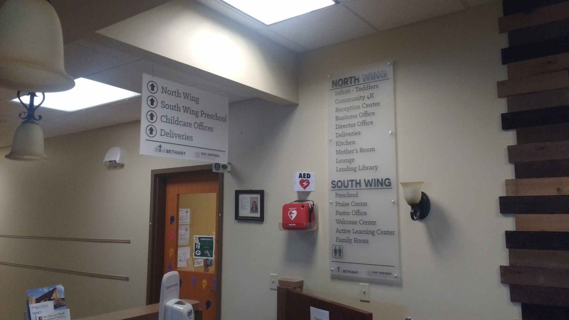 There is a sign on the wall that says north shore and south shore.