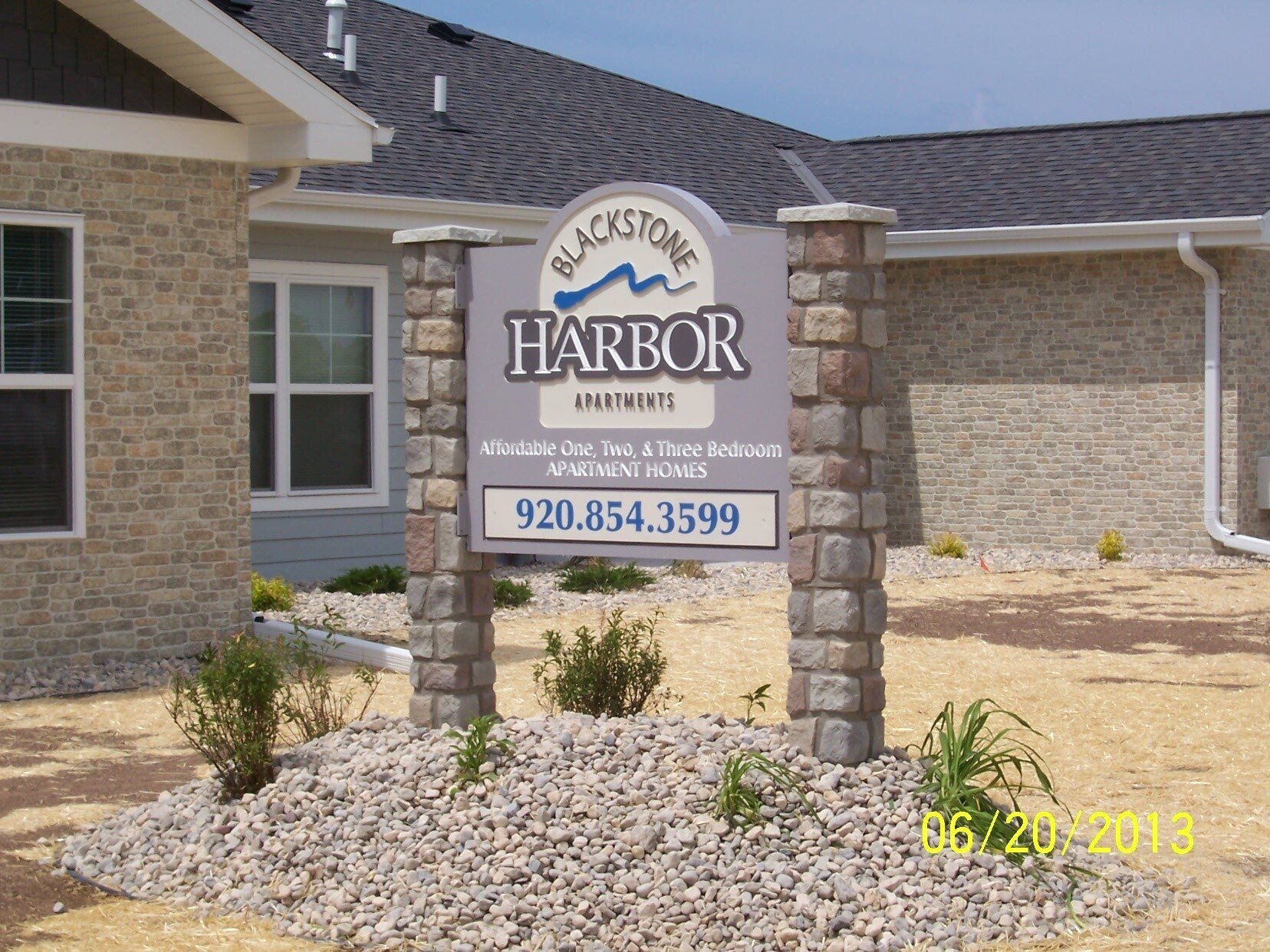 A sign in front of a house that says blackstone harbor