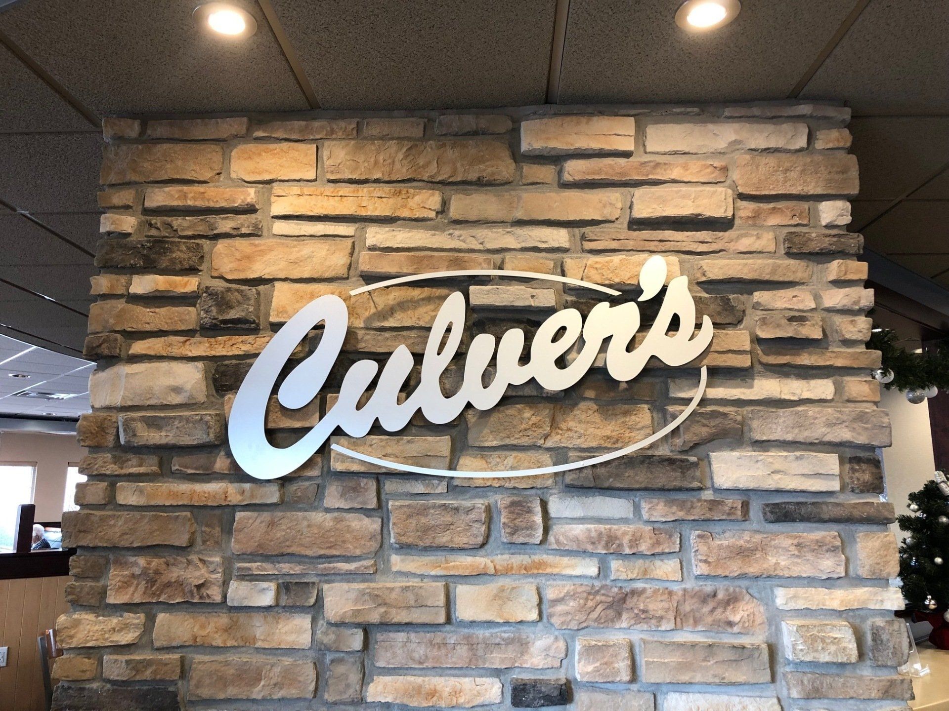 A brick wall with a sign that says culver 's on it
