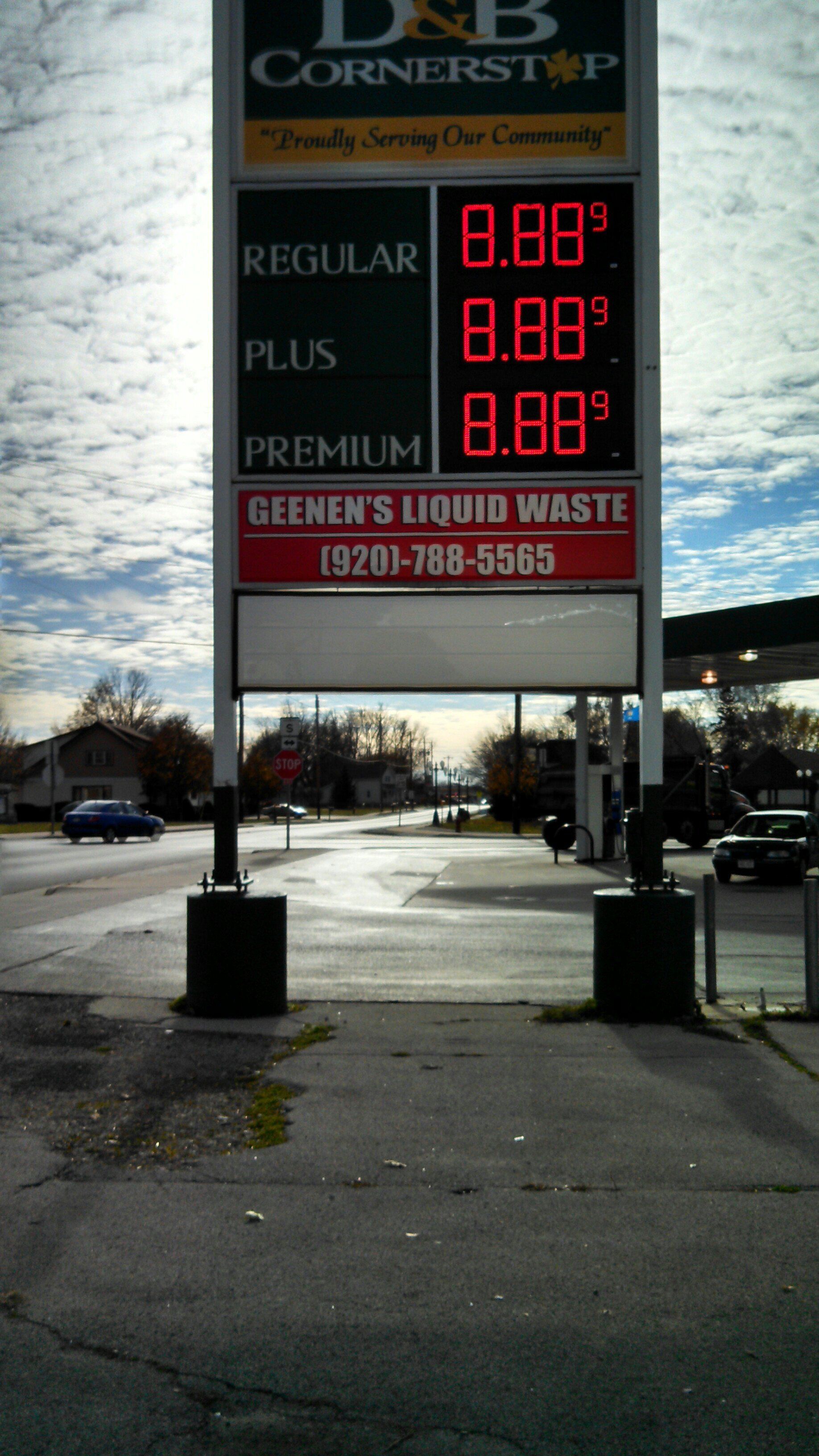 A gas station with a sign that says d & b cornerstop