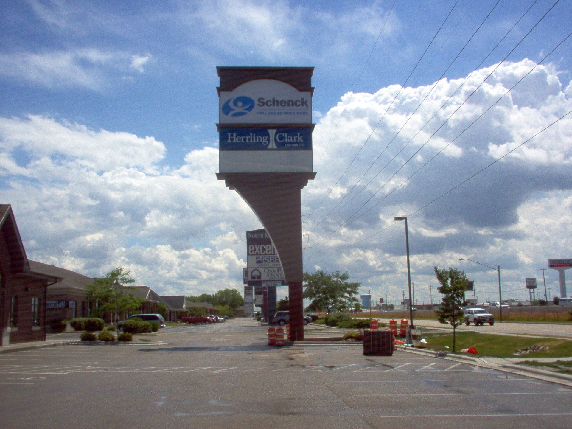 A large sign that says herring oak on it