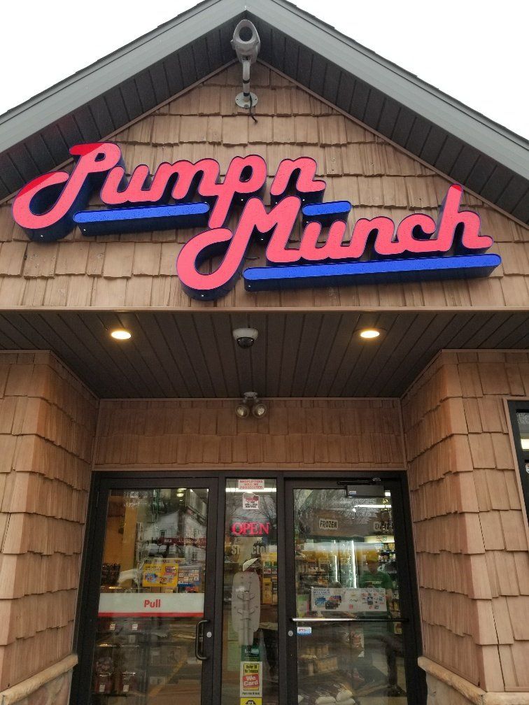A store front with a sign that says pump munch