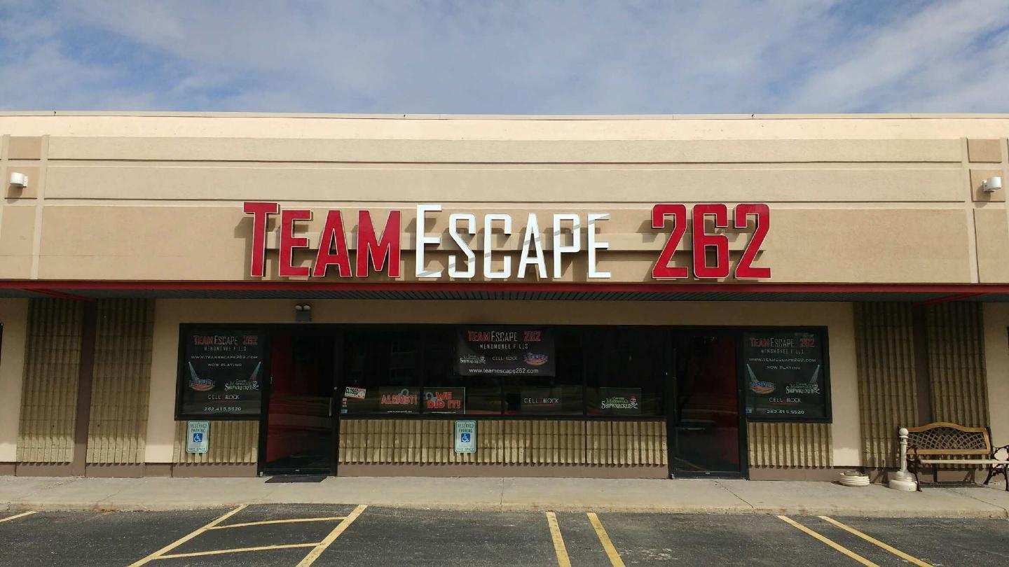 The front of a building with a sign that says team escape 262