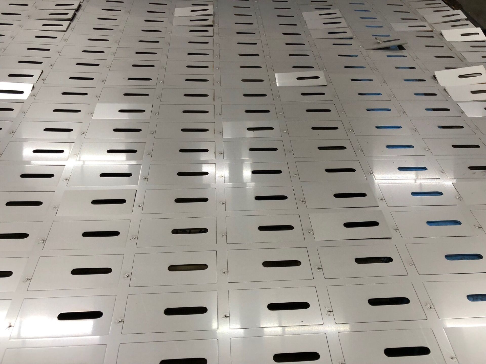 A bunch of white boxes with black lines on them