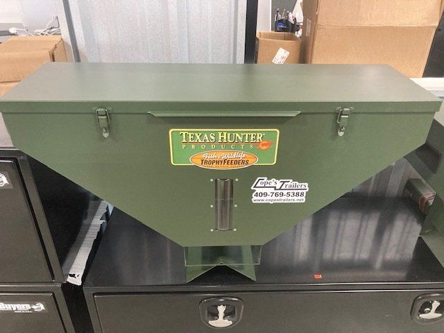 A green box that says texas hunter on it