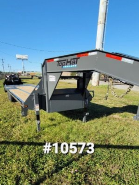 black gooseneck trailer on a grassy area