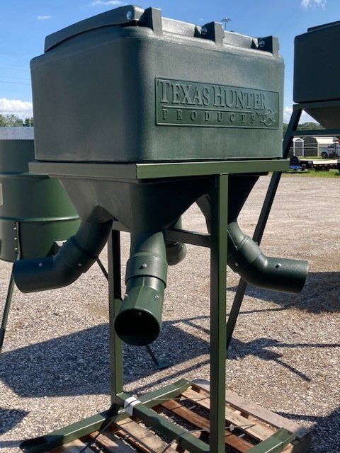 A texas hunter feeder is sitting on a wooden pallet