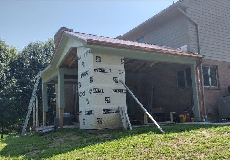 A house with a roof that is being built