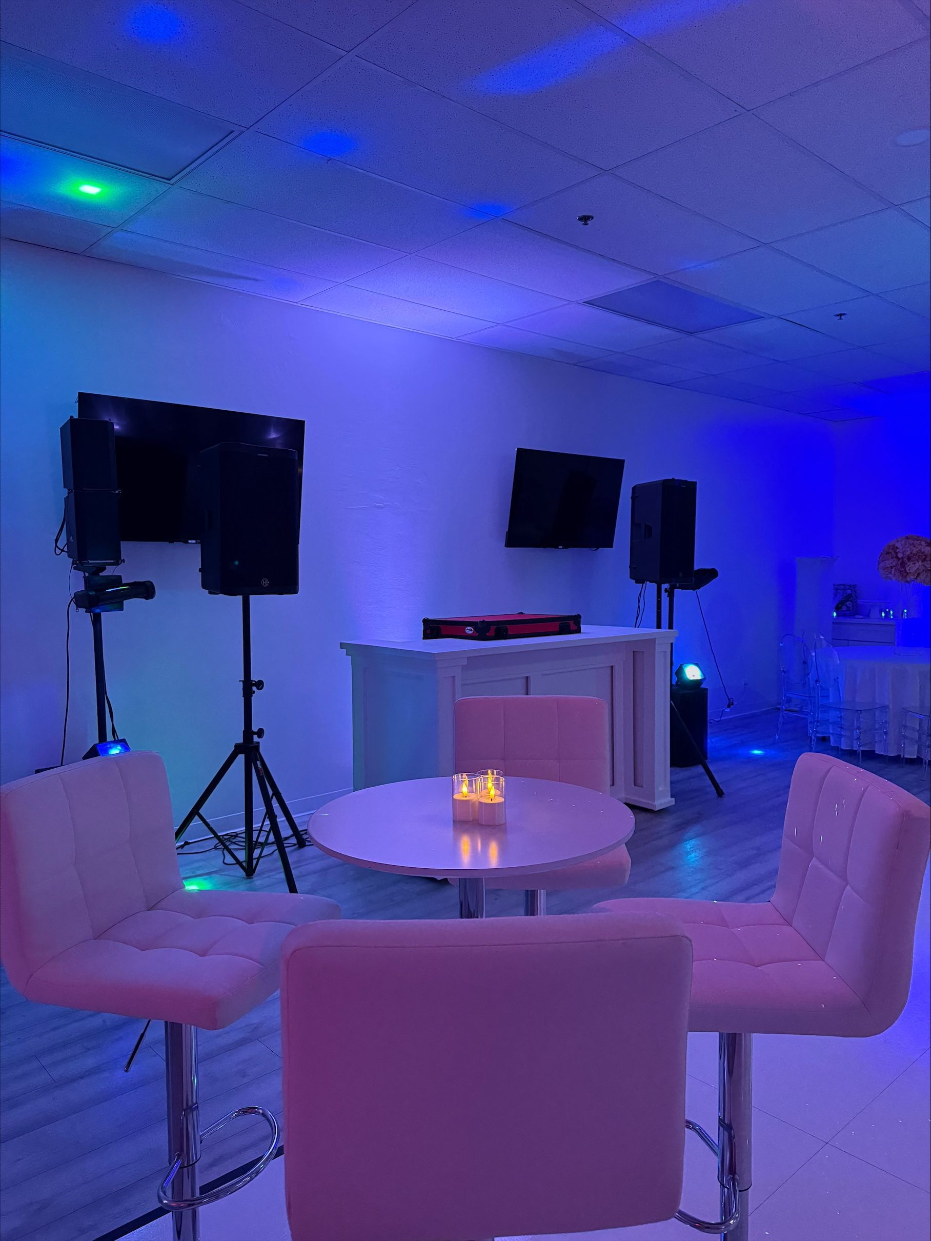 There is a table and chairs in the middle of the room.