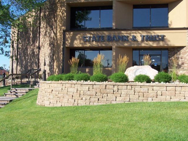 A building with a sign that says state bank & trust
