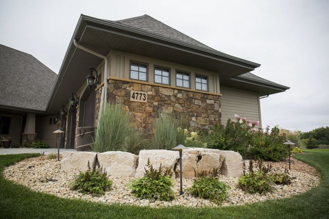 A house with the number 4772 on the side of it