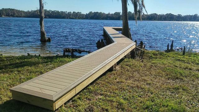 Designer Decks & Docks Inc dock project