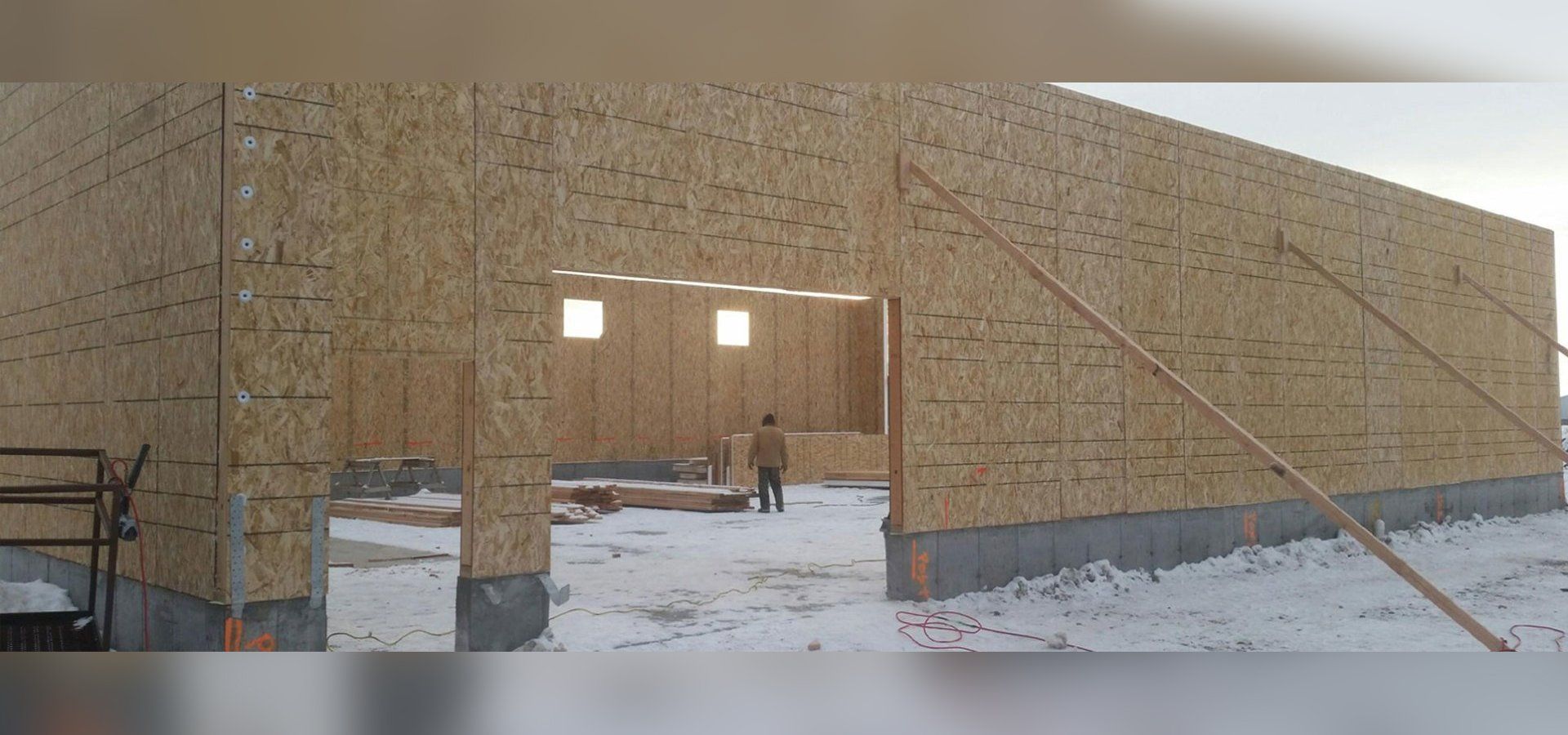 Building with insulated panels