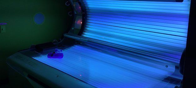 UV tanning machine