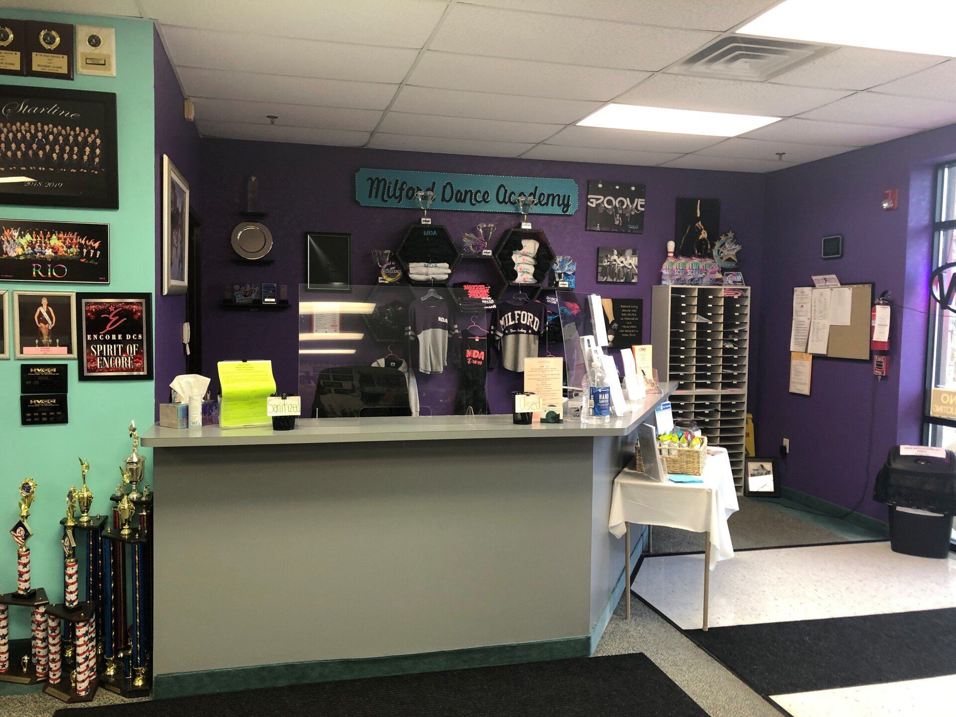 A room with purple walls and a sign that says welcome