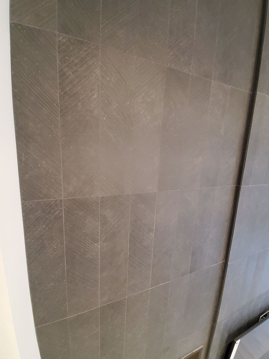 Gray tiled wall with vertical grout lines