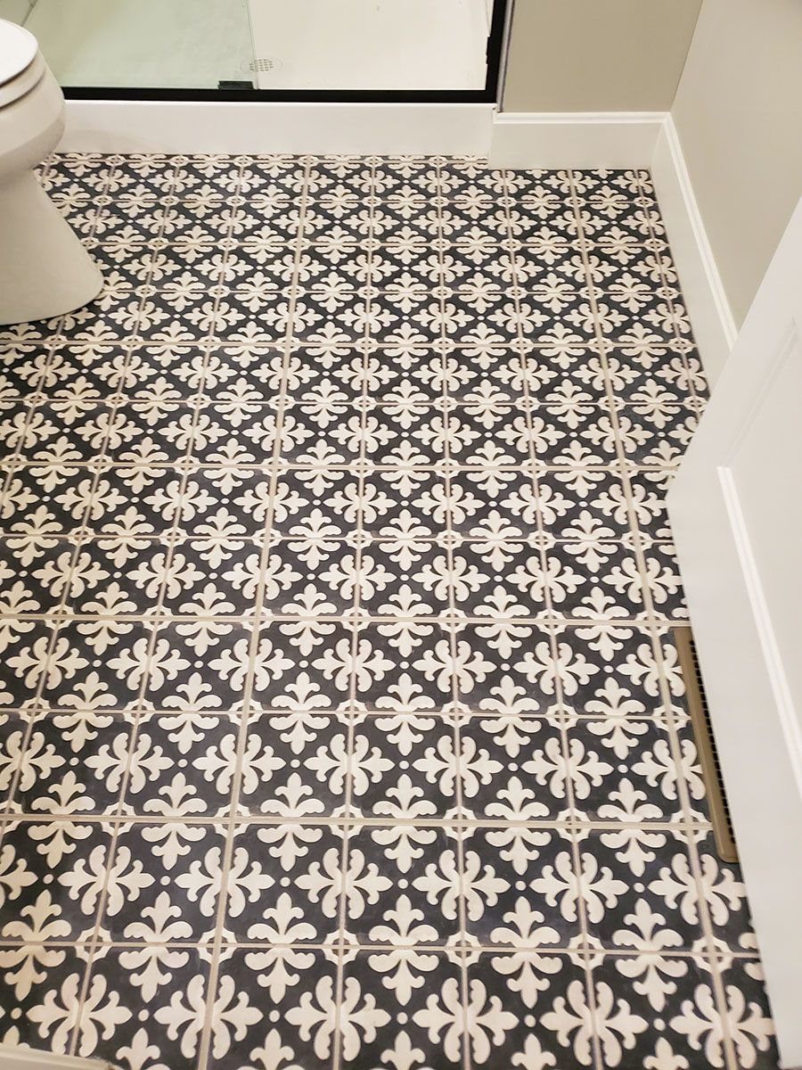 Bathroom floor with patterned black and white tiles