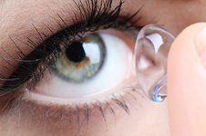 Putting contact lense in the eye