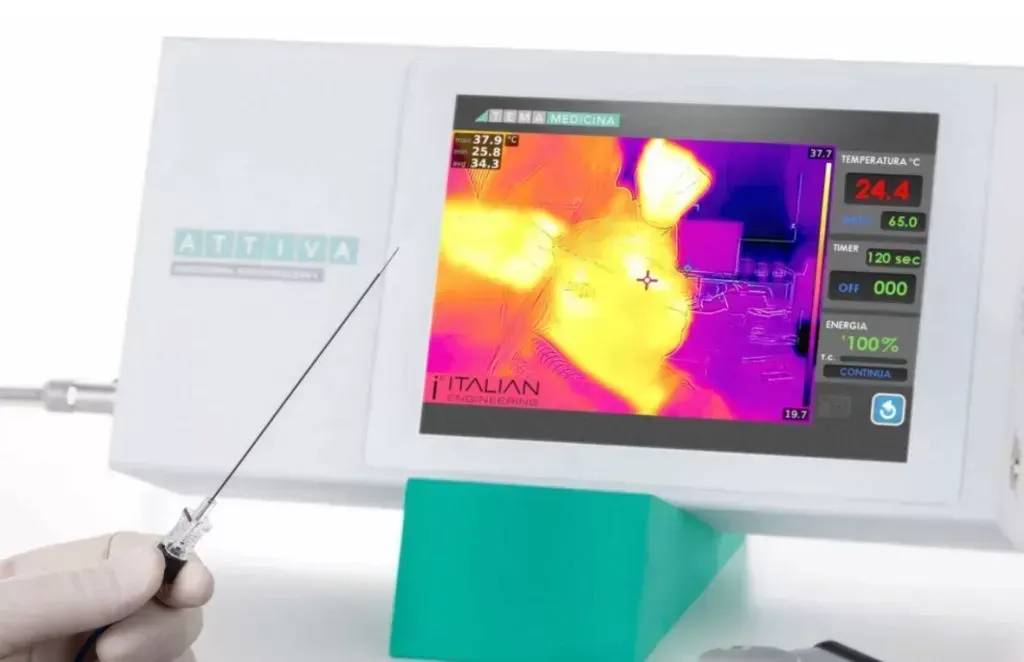 Thermal imaging device displaying a color-coded heat map of an object.