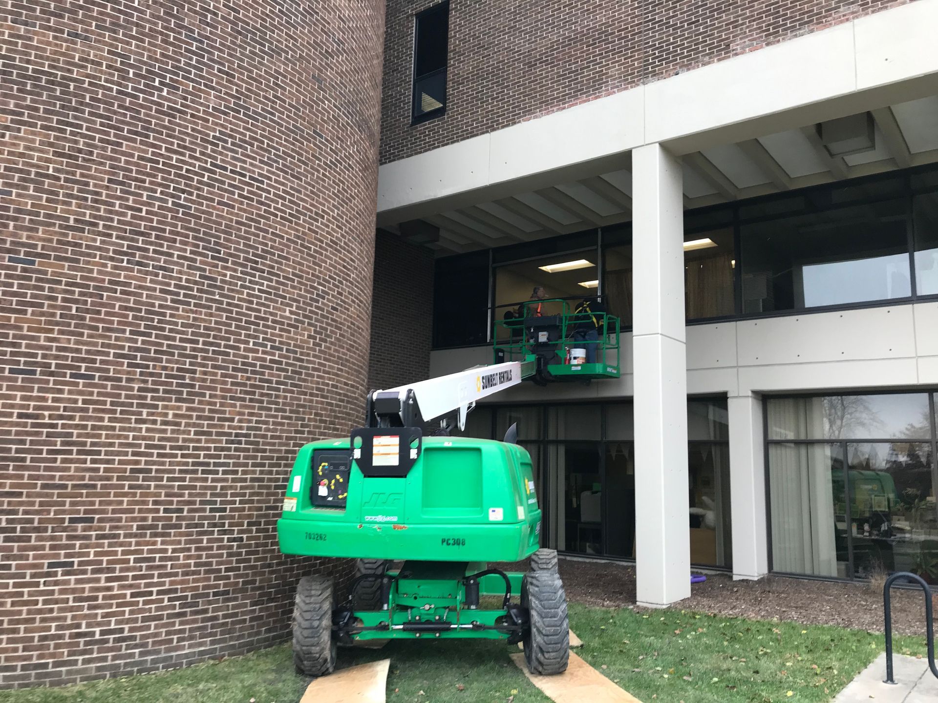 green truck for glass installation