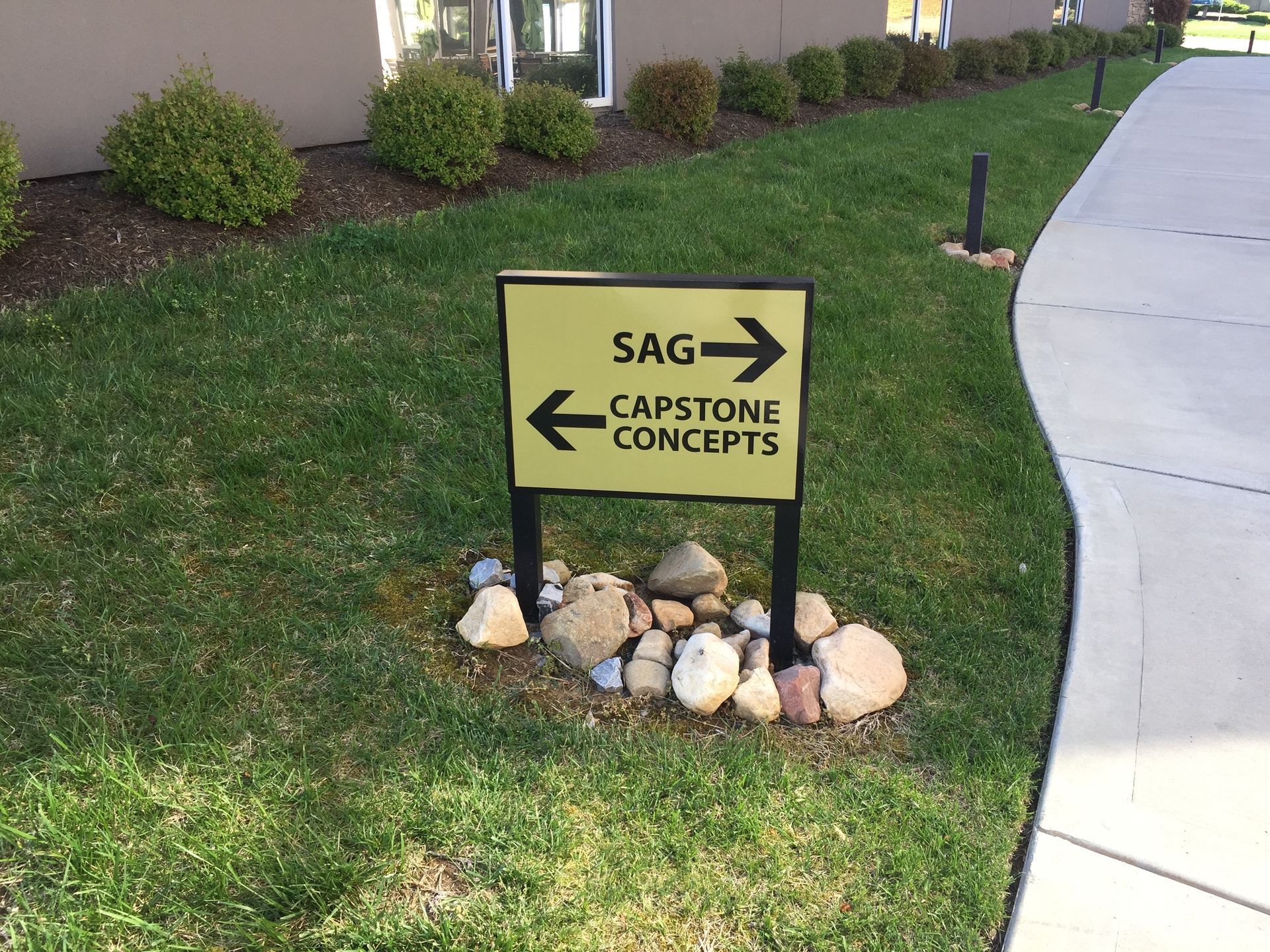 Sign with arrows pointing towards