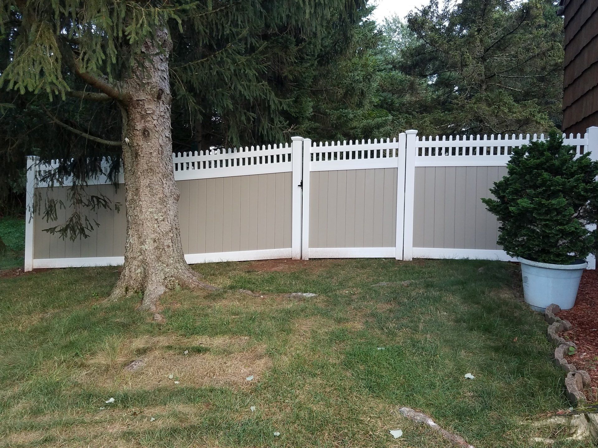 Vinyl fencing